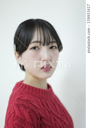 Portrait of an attractive, beautiful young woman in her twenties Portrait of an attractive, beautiful young woman in her twenties 139931617