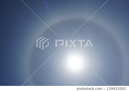 太陽、光暈、陽光和彩虹環 139932092