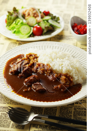 Beef curry and mini salad (tuna salad) Beef curry and mini salad (tuna salad) 139932408