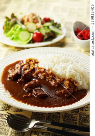 Beef curry and mini salad (tuna salad) Beef curry and mini salad (tuna salad) 139932409