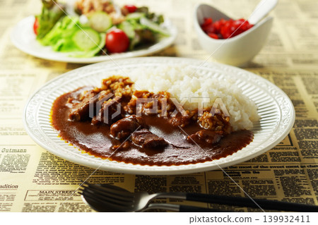 Beef curry and mini salad (tuna salad) Beef curry and mini salad (tuna salad) 139932411