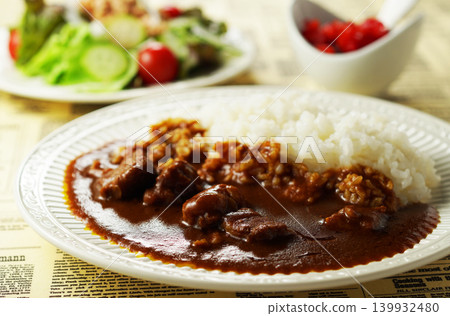 Beef curry and mini salad (tuna salad) Beef curry and mini salad (tuna salad) 139932480
