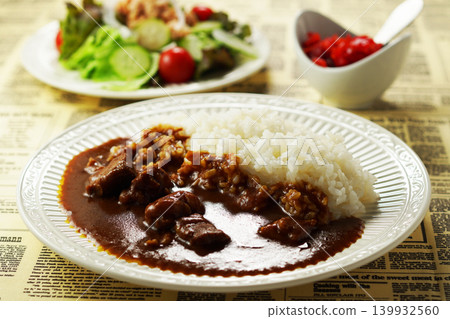 Beef curry and mini salad (tuna salad) Beef curry and mini salad (tuna salad) 139932560