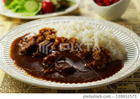 Beef curry and mini salad (tuna salad) Beef curry and mini salad (tuna salad) 139932573