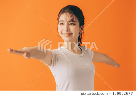 打熱的瑜伽的小姐 139932677