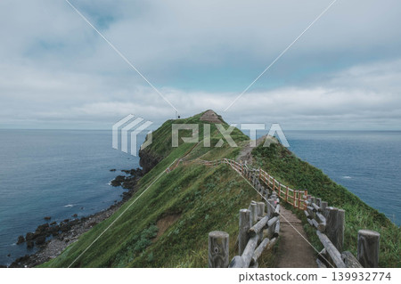 【積丹半島】神威岬的景色,讓您享受北海道壯麗的自然風光。 【積丹半島】神威岬的景色,讓您享受北海道壯麗的自然風光。 139932774