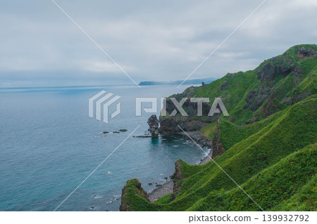 【積丹半島】神威岬的景色，讓您享受北海道壯麗的自然風光。 139932792