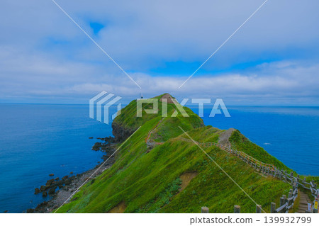 【積丹半島】神威岬的景色,讓您享受北海道壯麗的自然風光。 【積丹半島】神威岬的景色,讓您享受北海道壯麗的自然風光。 139932799