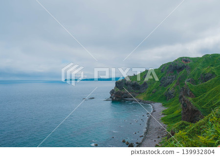 【積丹半島】神威岬的景色，讓您享受北海道壯麗的自然風光。 139932804