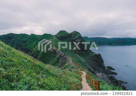 【積丹半島】神威岬的景色，讓您享受北海道壯麗的自然風光。 139932821
