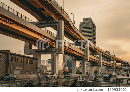日本神戶的港口景觀與高架公路 日本神戶的港口景觀與高架公路 139933061