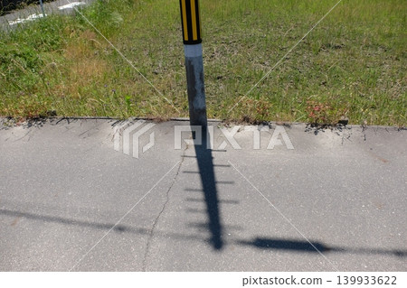 Short shadow of a utility pole Short shadow of a utility pole 139933622