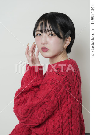 Portrait of an attractive, beautiful young woman in her twenties Portrait of an attractive, beautiful young woman in her twenties 139934343