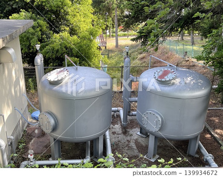 安裝在室外設施的水處理金屬罐 安裝在室外設施的水處理金屬罐 139934672