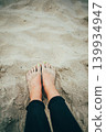 Close-up of bare toes in fine beach sand 139934947