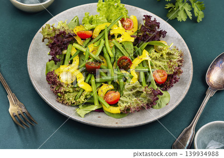 Fresh Green Salad with Tomatoes, Bell Pepper and Bean Pods 139934988