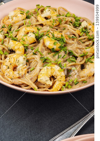 Spaghetti with shrimp in creamy sauce 139934999