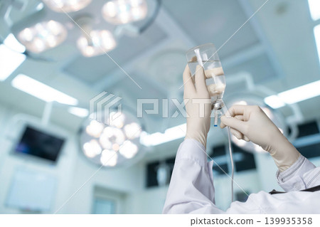 IV drip prep by assistant IV drip prep by assistant 139935358
