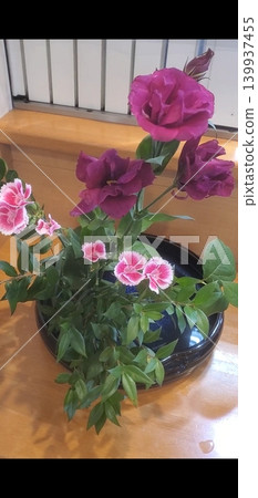 浮在水面上的花 浮在水面上的花 139937455