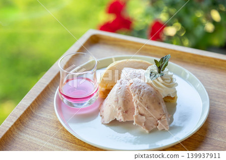 Rose mousse and pancakes Rose mousse and pancakes 139937911