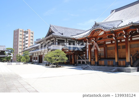 金龍寺(位於福岡市,是一座曹洞宗禪寺)寺院內的景色。 金龍寺(位於福岡市,是一座曹洞宗禪寺)寺院內的景色。 139938124
