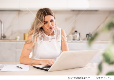 she remotely collaborates 139938269