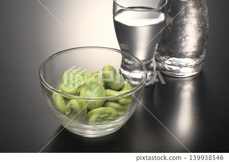 Broad beans 139938546