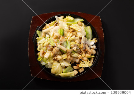 Squid and cabbage stir-fried in butter and soy sauce Squid and cabbage stir-fried in butter and soy sauce 139939004