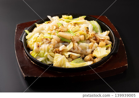 Squid and cabbage stir-fried in butter and soy sauce Squid and cabbage stir-fried in butter and soy sauce 139939005