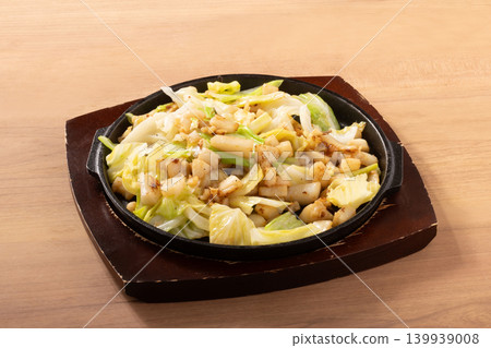 Squid and cabbage stir-fried in butter and soy sauce Squid and cabbage stir-fried in butter and soy sauce 139939008