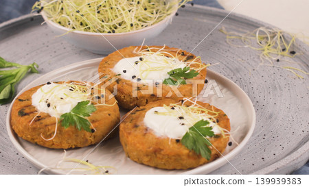 Grilled veggie burgers with chickpeas and vegetables Grilled veggie burgers with chickpeas and vegetables 139939383
