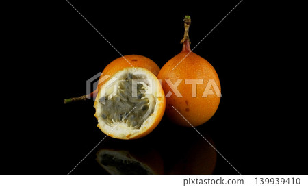 Passion fruit maracuja granadilla 139939410