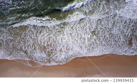 Ocean waves crashing on beach Ocean waves crashing on beach 139939415