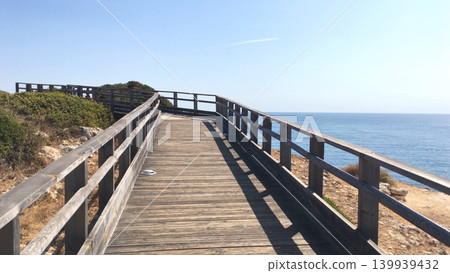 Wooden walkway to beautiful Carvoeiro beach 139939432