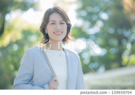 通勤的商界女強人 通勤的商界女強人 139939704