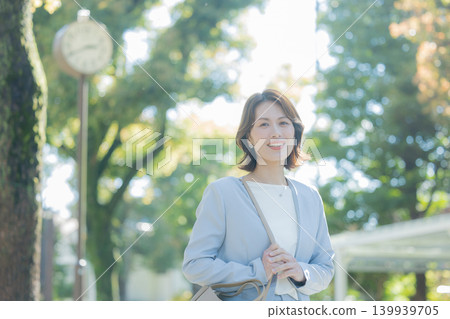 通勤的商界女強人 139939705
