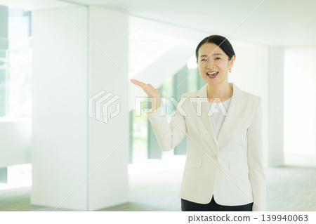 擔心的女商人 擔心的女商人 139940063