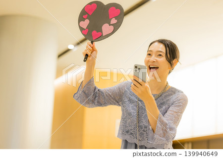 A middle-aged woman who finds happiness through her fan activities. 139940649