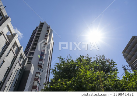 東京目黑區都會景觀：中目黑站前的藍天與陽光 139941451