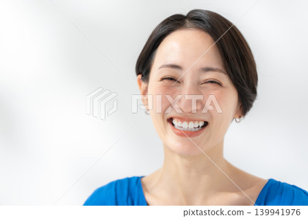 女人微笑 139941976