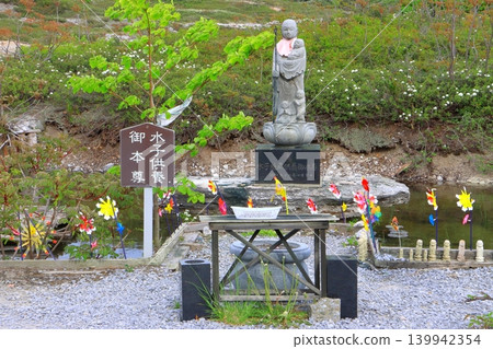 Mount Osore (a sacred site for memorial services for aborted fetuses, located in Mutsu City, Aomori Prefecture) Mount Osore (a sacred site for memorial services for aborted fetuses, located in Mutsu City, Aomori Prefecture) 139942354