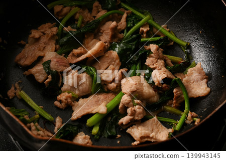 菠菜豬肉炒;蒜蓉柚子醋菠菜豬肉炒。 菠菜豬肉炒;蒜蓉柚子醋菠菜豬肉炒。 139943145