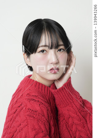 一位二十多歲、魅力四射的年輕女性的肖像 一位二十多歲、魅力四射的年輕女性的肖像 139943266