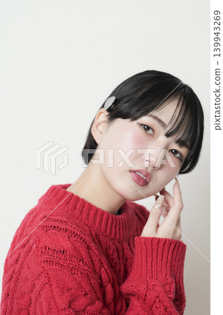一位二十多歲、魅力四射的年輕女性的肖像 一位二十多歲、魅力四射的年輕女性的肖像 139943269