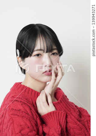 一位二十多歲、魅力四射的年輕女性的肖像 一位二十多歲、魅力四射的年輕女性的肖像 139943271
