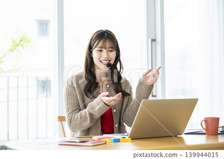 Young woman online meeting online class Young woman online meeting online class 139944015