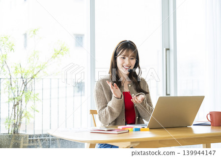Young woman online meeting online class Young woman online meeting online class 139944147