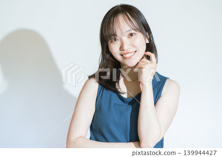 一位日本女子帶著微笑 一位日本女子帶著微笑 139944427