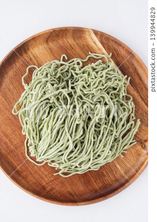 Chinese noodles with seaweed 139944829