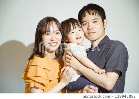 Smiling Japanese Family Photos/Portraits Smiling Japanese Family Photos/Portraits 139945882